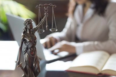 Mª Sol Gómez Bezares  Mº Pilar Torres Bosco - Abogados