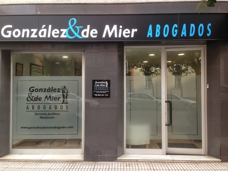 González  de Mier, Abogados