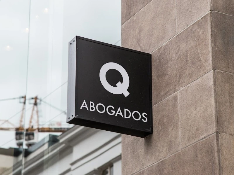 Q - Abogados