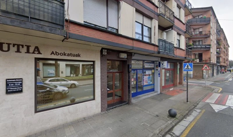 Eneko Urrutia Albóniga Y Otro C B