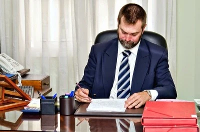 Manuel Estévez  Asociados